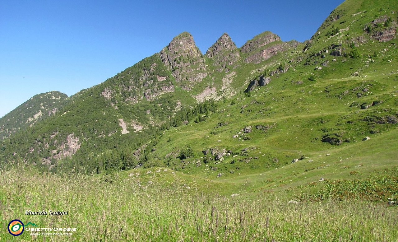 11 Panorama Nord, i Tre Pizzi....JPG